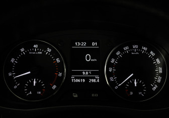 Подержанный автомобиль Skoda Fabia Hatchback 2011 года (15 фото)