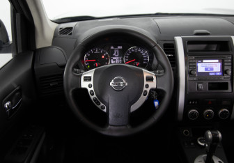 Подержанный автомобиль Nissan X-Trail 2013 года (10 фото)