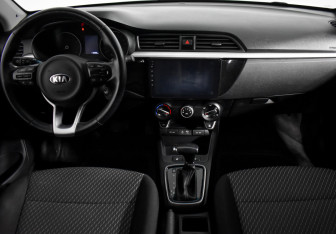 Подержанный автомобиль Kia Rio Hatchback 2018 года (13 фото)
