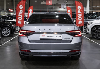 Подержанный автомобиль Skoda Superb Liftback 2024 года (11 фото)