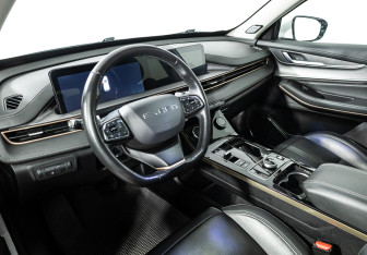 Подержанный автомобиль Exeed LX 2022 года (11 фото)