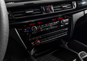 Подержанный автомобиль BMW X6 2015 года (15 фото)