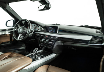 Подержанный автомобиль BMW X5 2017 года (9 фото)