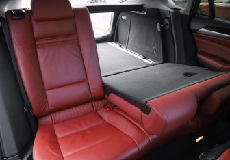 Подержанный автомобиль BMW X6 2013 года (32 фото)