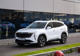 Подержанный автомобиль Geely Atlas 2023 года (3 фото)