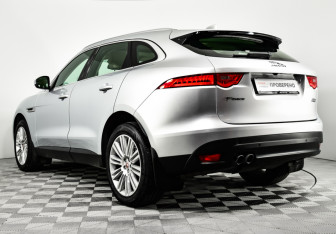Подержанный автомобиль Jaguar F-Pace 2017 года (7 фото)