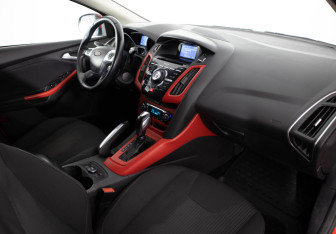 Подержанный автомобиль Ford Focus Hatchback 2012 года (18 фото)