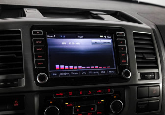 Подержанный автомобиль Volkswagen Caravelle 2013 года (12 фото)