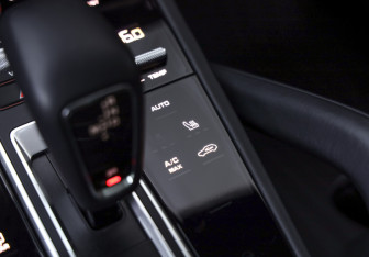 Подержанный автомобиль Porsche Cayenne 2022 года (23 фото)