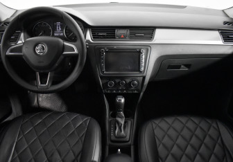 Подержанный автомобиль Skoda Rapid Liftback 2014 года (13 фото)