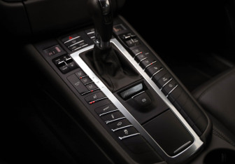 Подержанный автомобиль Porsche Macan 2015 года (21 фото)