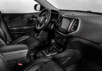 Подержанный автомобиль Jeep Cherokee 2014 года (13 фото)