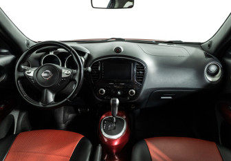 Подержанный автомобиль Nissan Juke 2012 года (13 фото)