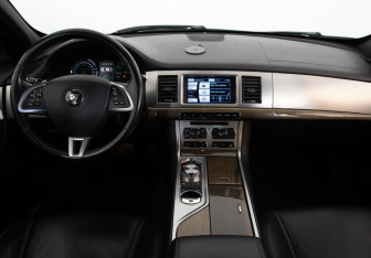 Подержанный автомобиль Jaguar XF Sedan 2014 года (9 фото)