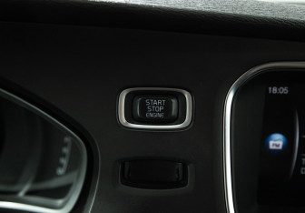 Подержанный автомобиль Volvo V40 Cross Country 2017 года (16 фото)