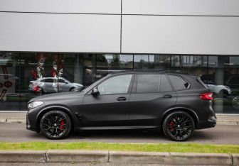 Подержанный автомобиль BMW X5 M 2021 года (9 фото)