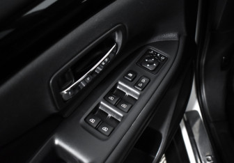 Подержанный автомобиль Mitsubishi Outlander 2020 года (10 фото)