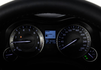 Подержанный автомобиль Infiniti M Sedan 2012 года (31 фото)