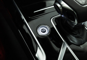 Подержанный автомобиль Hongqi HS5 2024 года (24 фото)