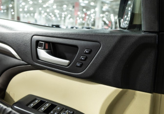 Подержанный автомобиль Toyota Highlander 2014 года (18 фото)