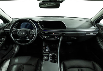 Подержанный автомобиль Hyundai Sonata 2021 года (13 фото)