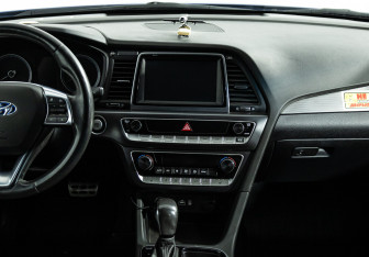 Подержанный автомобиль Hyundai Sonata 2017 года (14 фото)