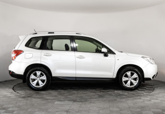 Подержанный автомобиль Subaru Forester Suv 2014 года (4 фото)