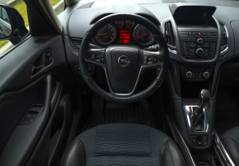 Подержанный автомобиль Opel Zafira Compactvan 2014 года (12 фото)