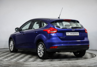 Подержанный автомобиль Ford Focus Hatchback 2016 года (7 фото)