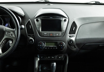 Подержанный автомобиль Hyundai ix35 2014 года (14 фото)