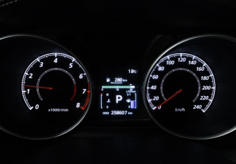 Подержанный автомобиль Mitsubishi Outlander 2011 года (12 фото)