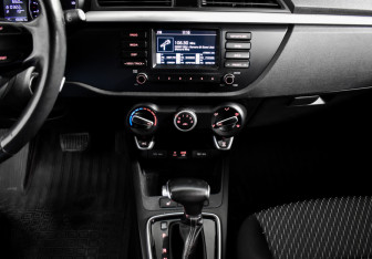 Подержанный автомобиль Kia Rio Hatchback 2020 года (15 фото)