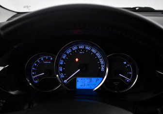 Подержанный автомобиль Toyota Corolla Sedan 2014 года (19 фото)