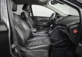 Подержанный автомобиль Ford Kuga 2015 года (20 фото)