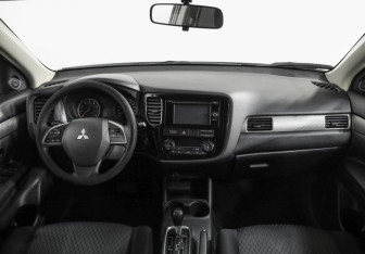 Подержанный автомобиль Mitsubishi Outlander 2013 года (10 фото)