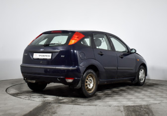 Подержанный автомобиль Ford Focus Hatchback 2004 года (5 фото)