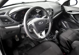 Подержанный автомобиль LADA (ВАЗ) Vesta Sedan 2019 года (9 фото)