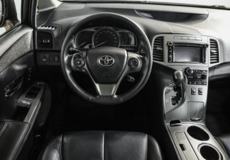 Подержанный автомобиль Toyota Venza 2014 года (11 фото)