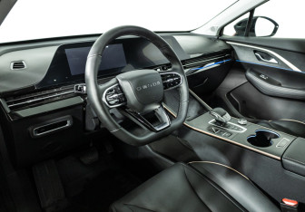 Подержанный автомобиль Omoda C5 2024 года (11 фото)