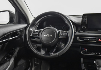 Подержанный автомобиль Kia Seltos 2021 года (14 фото)