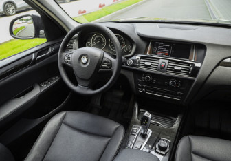 Подержанный автомобиль BMW X3 2015 года (12 фото)