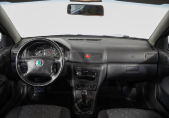 Подержанный автомобиль Skoda Octavia Liftback 2007 года (9 фото)