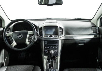 Подержанный автомобиль Chevrolet Captiva 2012 года (13 фото)