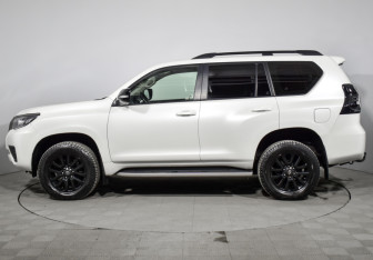 Подержанный автомобиль Toyota Land Cruiser Prado 2021 года (8 фото)
