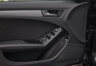 Подержанный автомобиль Audi A4 Sedan 2013 года (19 фото)