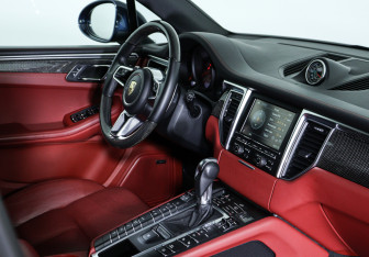 Подержанный автомобиль Porsche Macan 2015 года (10 фото)