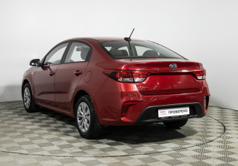 Подержанный автомобиль Kia Rio Sedan 2018 года (7 фото)