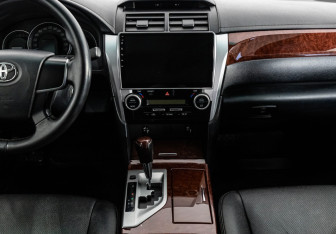 Подержанный автомобиль Toyota Camry Sedan 2013 года (15 фото)