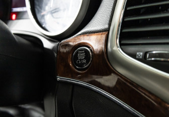 Подержанный автомобиль Jeep Grand Cherokee 2012 года (18 фото)