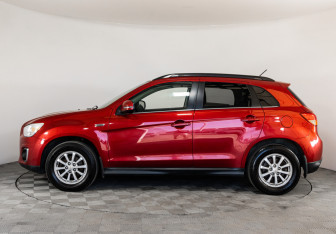 Подержанный автомобиль Mitsubishi ASX 2013 года (8 фото)